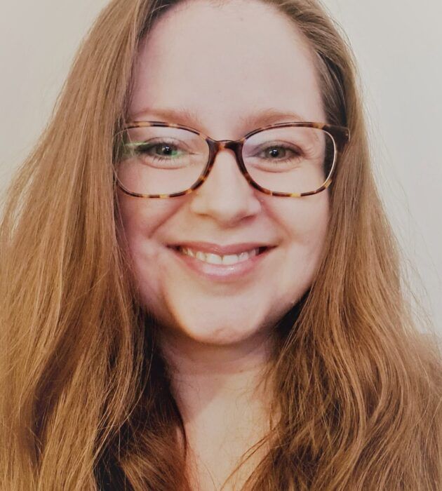 Photo portrait of Clare Scott